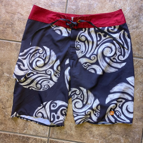 Quicksilver 31 board shorts inseam 9’ length 19” used in good shape clean - Picture 3 of 6